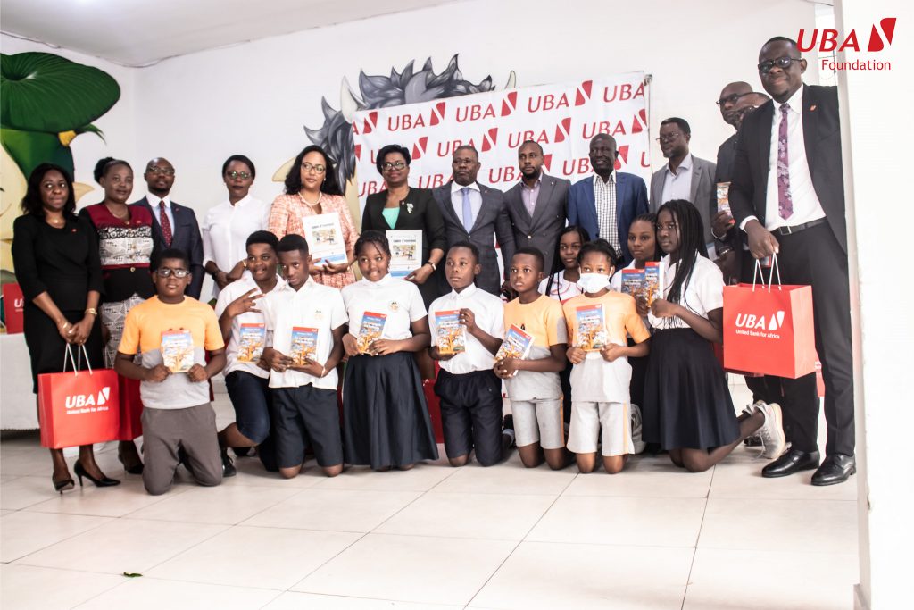 Journée Internationale de l'Enfant Africain, UBA fait le don de livres à plusieurs écoles de Kinshasa